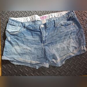 Arizona Jean Company Light Blue Rolled-Hem Denim Short Size 19
